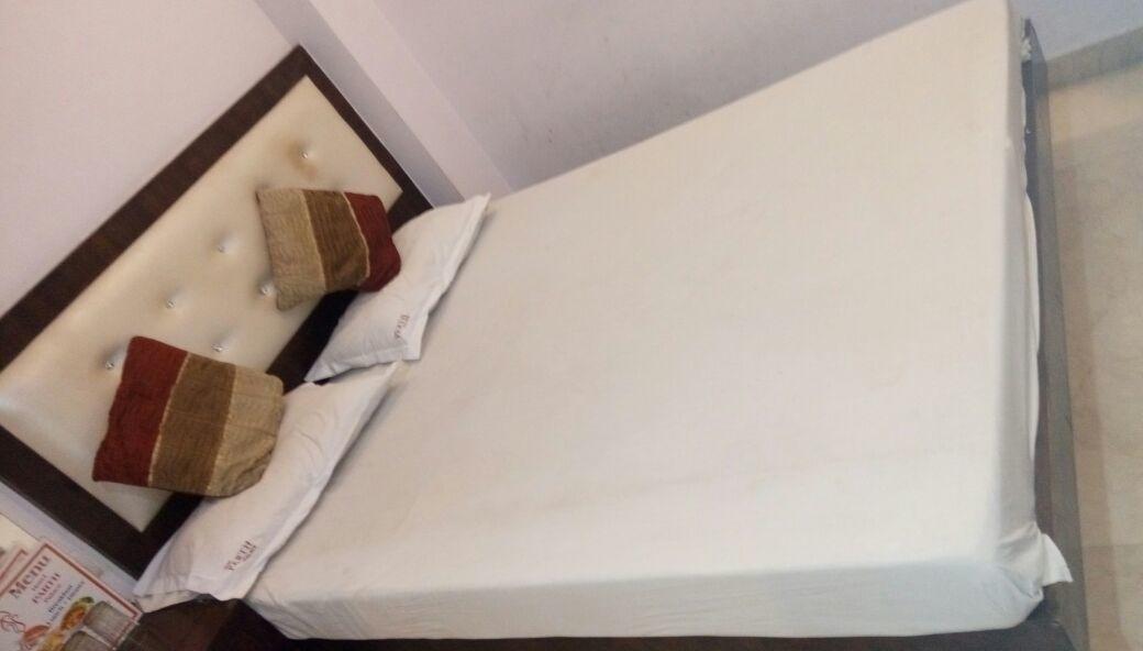 Hotel Parth Palace New Delhi Bagian luar foto
